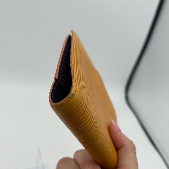 Louis Vuitton Yellow Epi Leather Agena - Picture 4 of 10